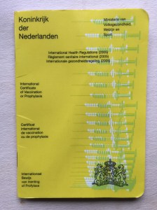 Gele vaccinatieboekje van de GGD.